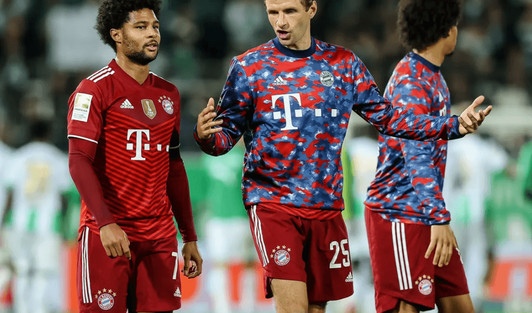 Bayern 2021-22 training jersey